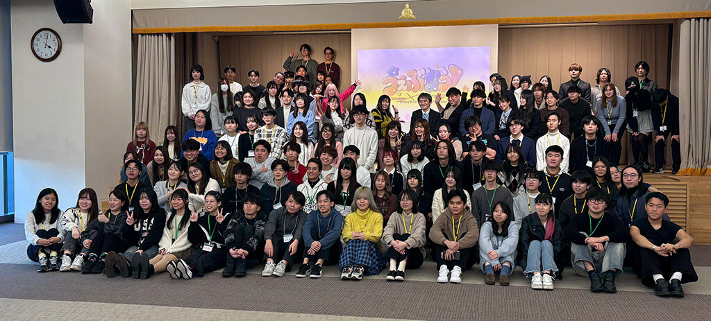学生の皆さんと制作会社の皆様の集合写真
